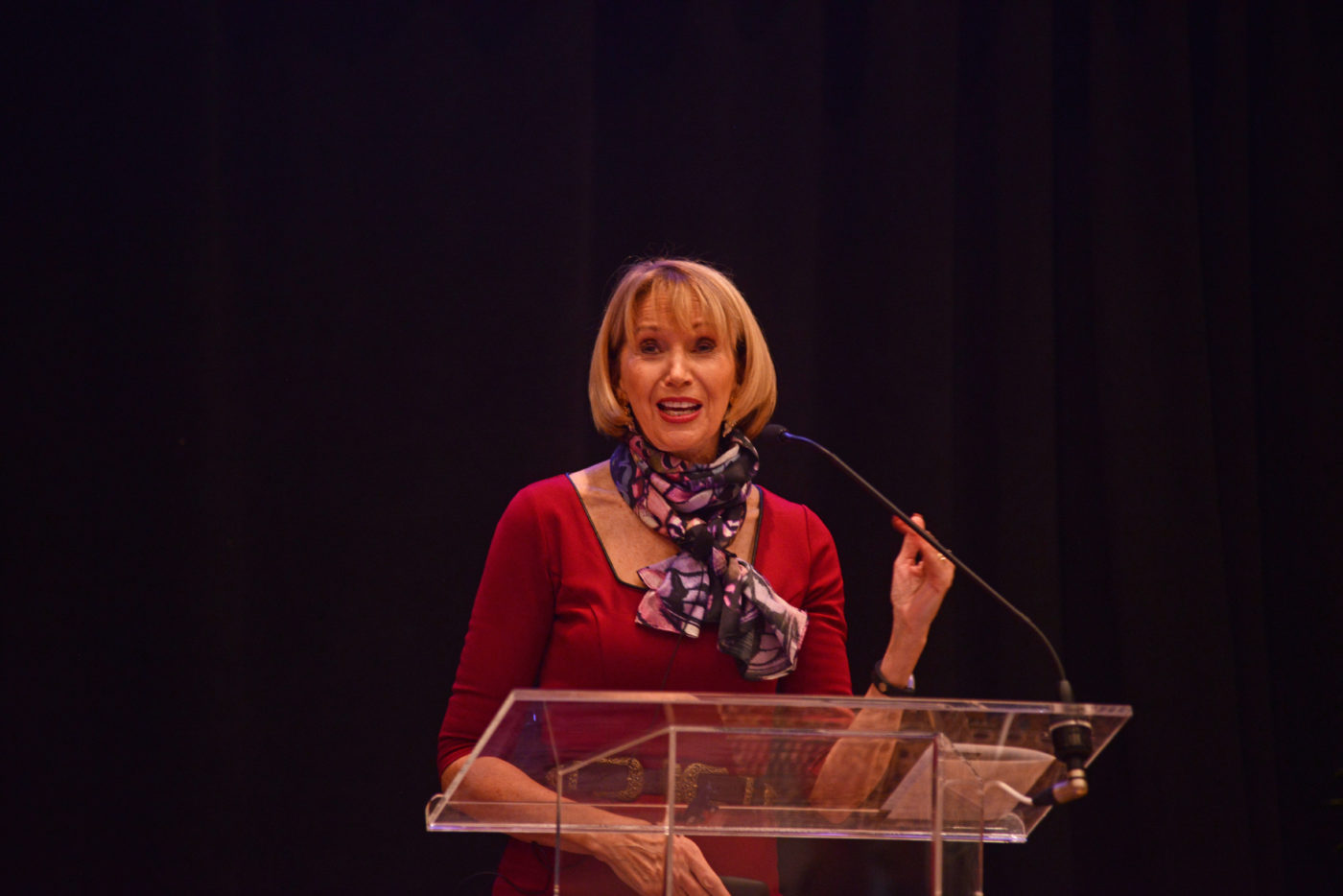 NAS President Marcia McNutt delivers the 2016 Annenberg Lecture.