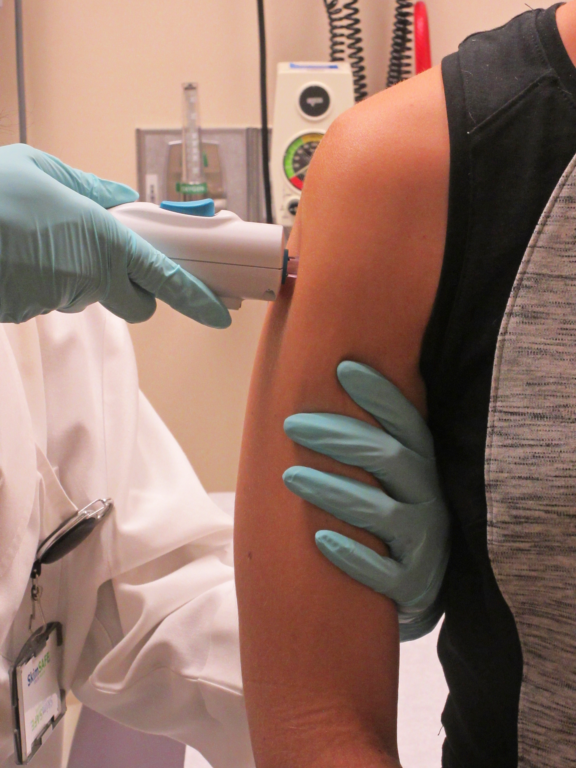 A healthy volunteer receives the NIAID Zika virus investigational DNA vaccine as part of an early-stage trial. Credit: NIAID.